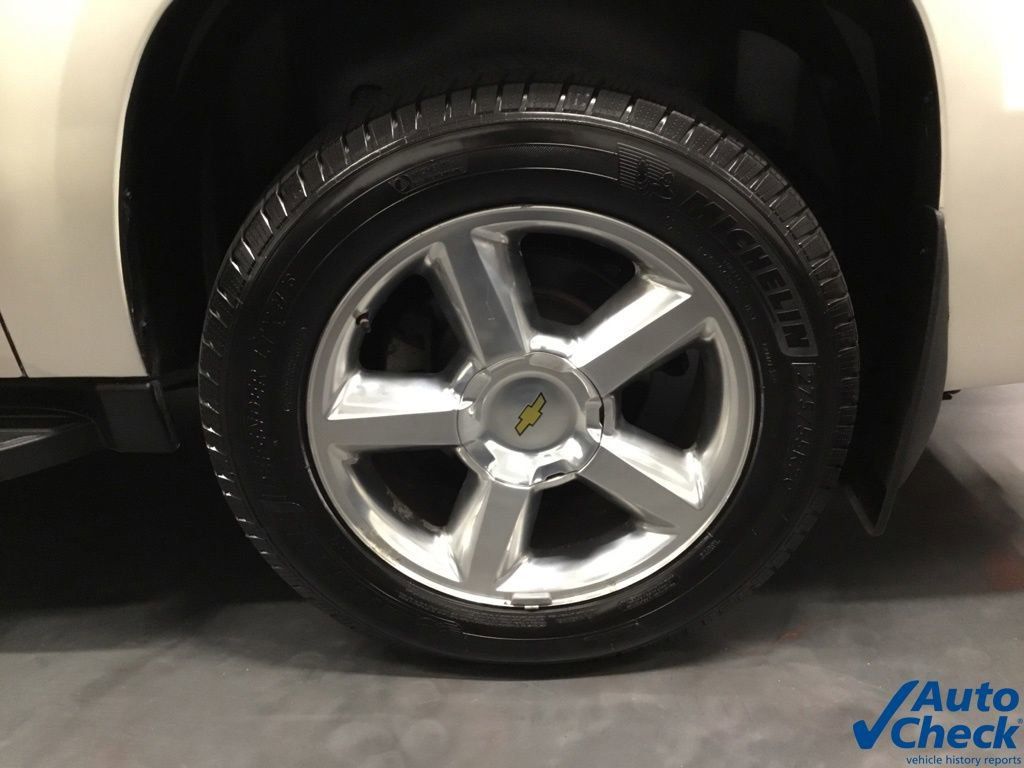 Used 2011 Chevrolet Avalanche LTZ AWD/4WD image 31