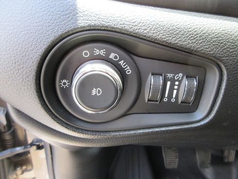 Used 2016 Jeep Renegade 75th Anniversary AWD/4WD image 23