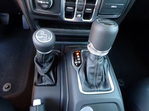 New 2025 Jeep Gladiator Sport image 21