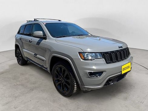 Used 2019 Jeep Grand Cherokee Altitude AWD/4WD image 3