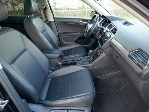 Used 2019 Volkswagen Tiguan SE AWD/4WD image 34