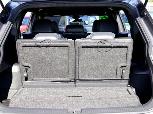 Used 2023 Volkswagen Tiguan SE R-Line image 28