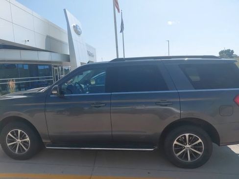 Used 2021 Ford Expedition XLT AWD/4WD image 3