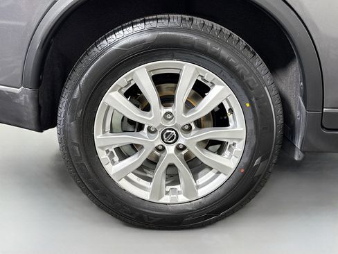 Used 2020 Nissan Rogue SV image 33