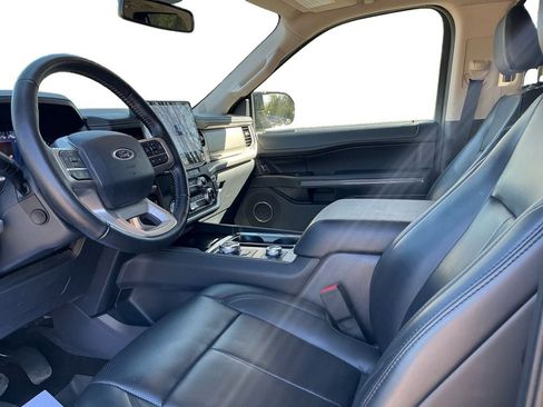 Used 2022 Ford Expedition XLT image 9