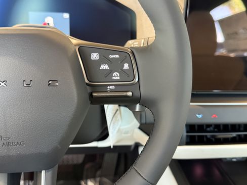 New 2026 Lexus ES 350e FWD image 19