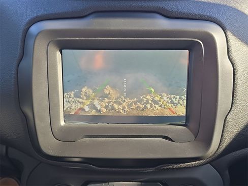 Used 2018 Jeep Renegade Limited image 15