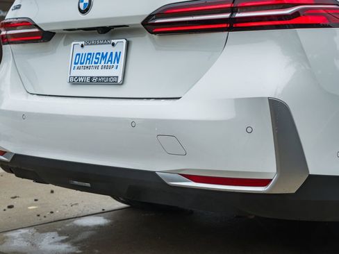 Used 2025 BMW 530i xDrive w/ Premium Package image 8