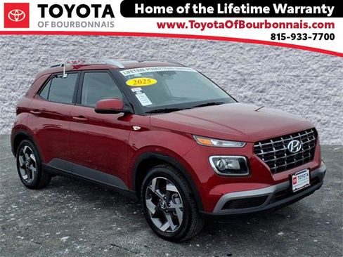 Used 2025 Hyundai Venue SEL image 1