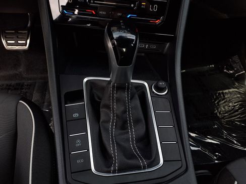 Used 2025 Volkswagen Jetta Sport image 13