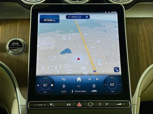 Used 2025 Mercedes-Benz GLC 300 4MATIC image 13