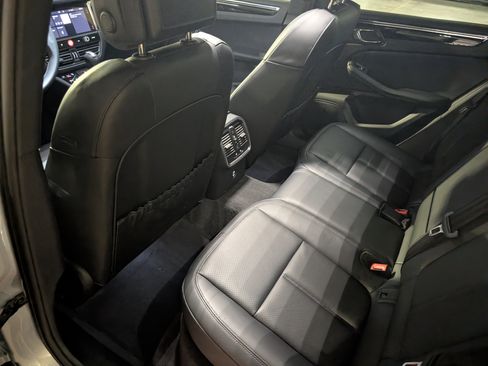 Used 2025 Porsche Macan image 21