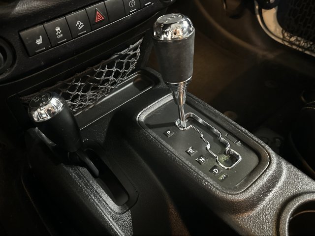 Used 2014 Jeep Wrangler Unlimited Sahara w/ Mopar Chrome Edition Group AWD/4WD image 27