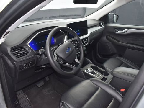 Used 2024 Ford Escape Platinum image 10