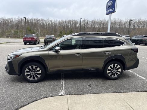 Used 2024 Subaru Outback Touring AWD/4WD image 6