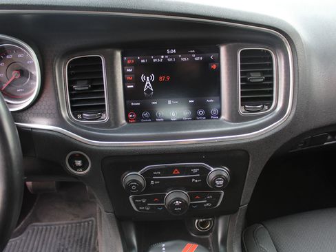 Used 2018 Dodge Charger SXT Plus RWD image 13