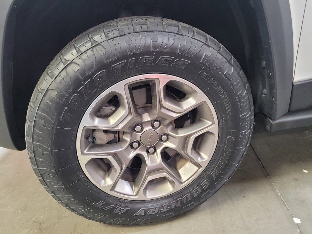 Used 2021 Jeep Cherokee Trailhawk AWD/4WD image 31