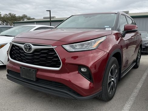 Used 2020 Toyota Highlander XLE image 18