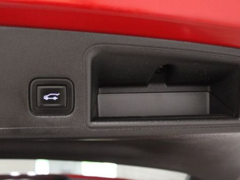 Used 2022 GMC Terrain SLE w/ Driver Convenience Package image 16