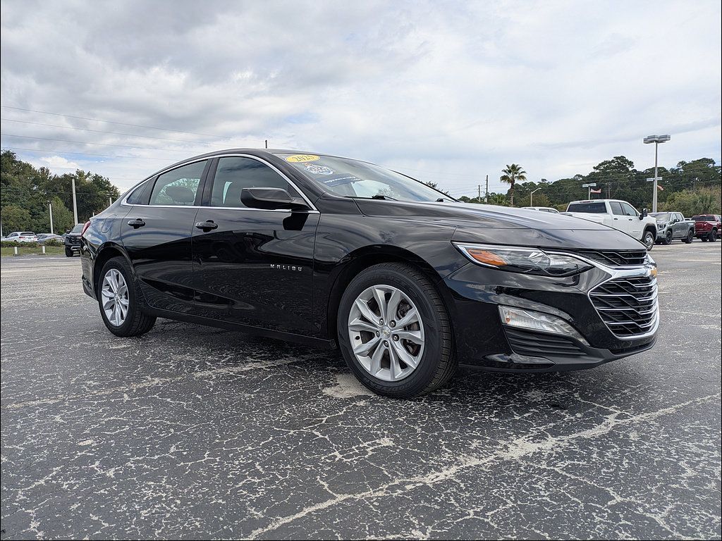 Used 2025 Chevrolet Malibu LT FWD image 2