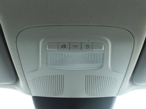 Used 2017 Mercedes-Benz Metris Passenger image 21