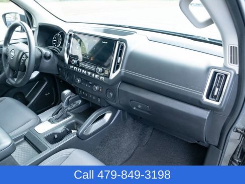 Used 2025 Nissan Frontier SV w/ SV Convenience Package image 35