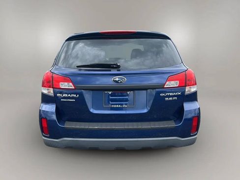 Used 2010 Subaru Outback 3.6R Limited AWD/4WD image 6