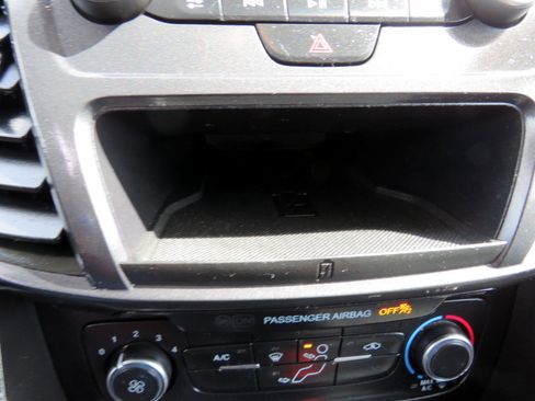 Used 2019 Ford Transit Connect XLT image 17