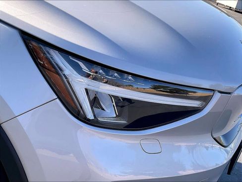 Used 2023 Volvo XC40 Recharge Plus image 31