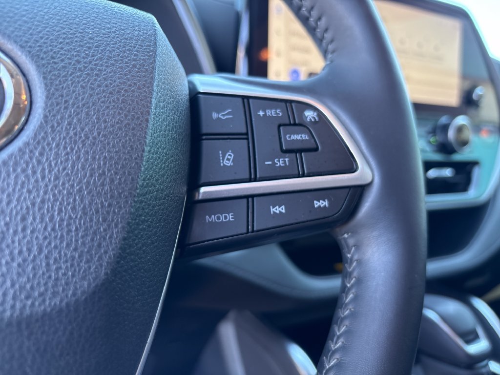 Used 2023 Toyota Highlander XLE AWD/4WD image 38
