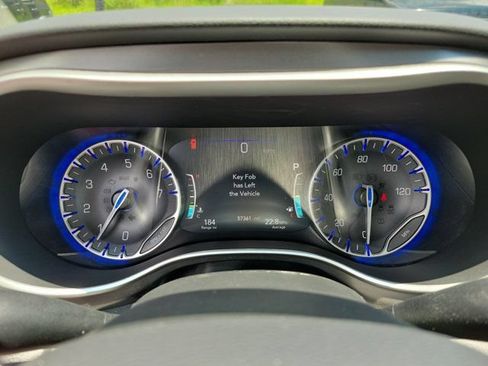 Used 2024 Chrysler Pacifica Touring-L FWD image 30