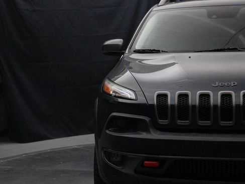Used 2016 Jeep Cherokee Trailhawk w/ Comfort/Convenience Group image 5