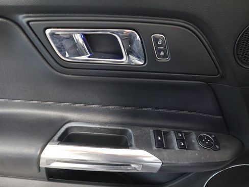 Used 2016 Ford Mustang Premium image 31