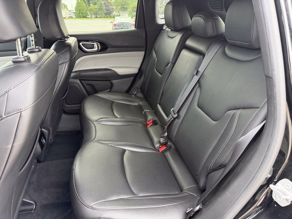 Used 2025 Jeep Compass Limited AWD/4WD image 16