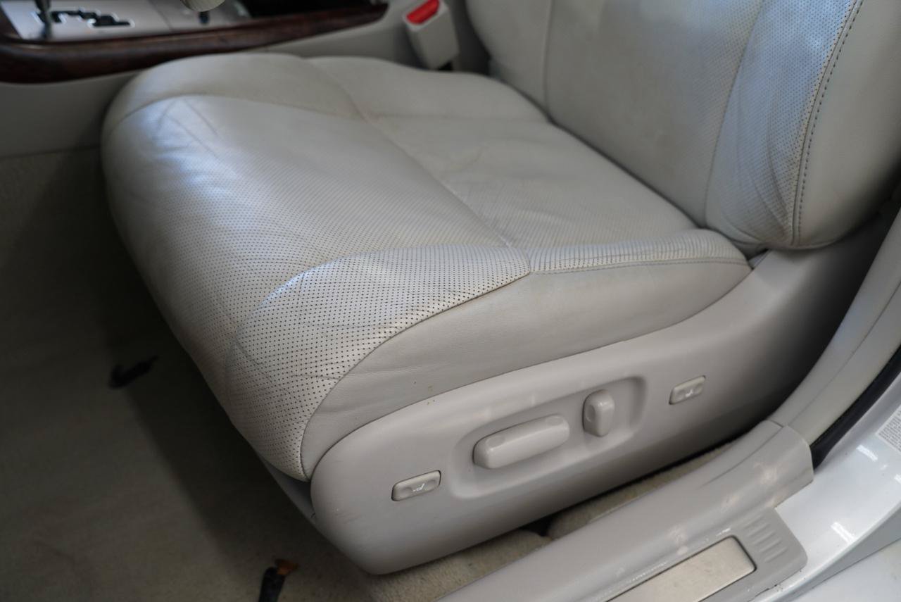 Used 2012 Toyota Avalon Limited FWD image 25