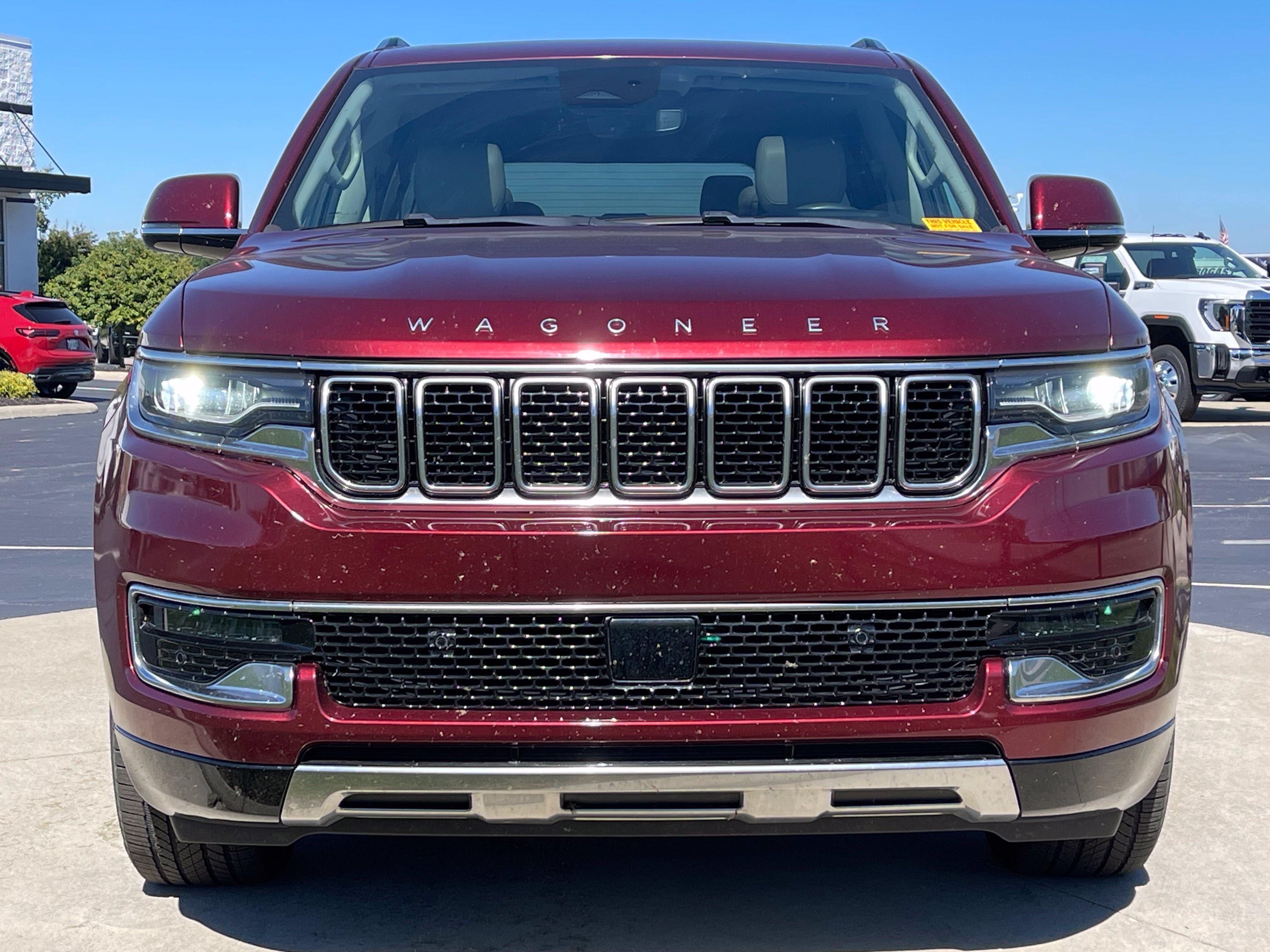 Used 2022 Jeep Wagoneer Series III w/ Premium Group I AWD/4WD image 2