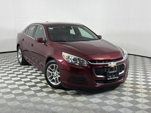 Used 2015 Chevrolet Malibu LT w/ Power Convenience Package FWD image 2