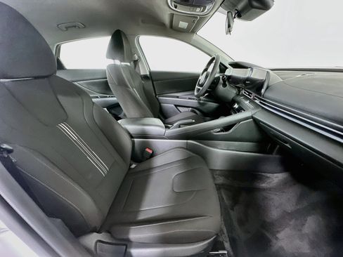 Used 2024 Hyundai Elantra SEL FWD image 30