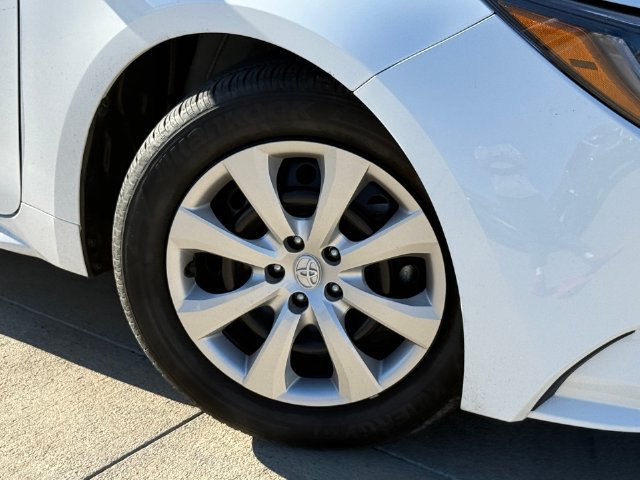 Used 2026 Toyota Corolla LE FWD image 2