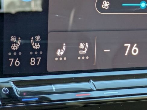 Used 2024 Volkswagen Atlas SE image 25