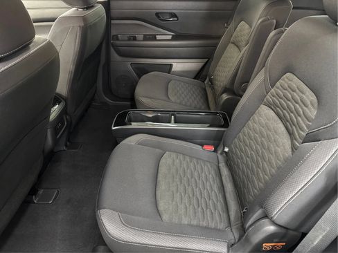 Used 2023 Nissan Pathfinder SV w/ SV Premium Package AWD/4WD image 14