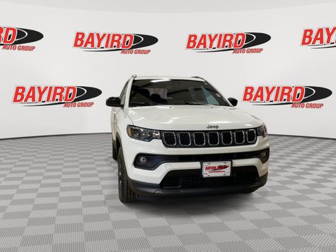 Used 2024 Jeep Compass Latitude image 4