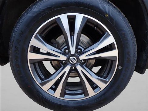 Used 2018 Nissan Rogue SL w/ Premium Package image 7