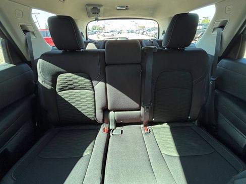 Used 2025 Nissan Pathfinder SV FWD image 40