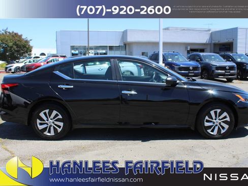 Used 2024 Nissan Altima 2.5 S FWD image 6
