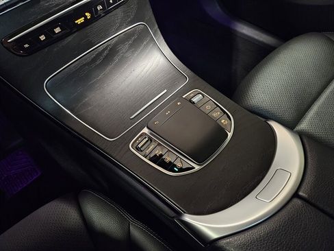 Used 2021 Mercedes-Benz GLC 300 4MATIC image 36