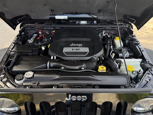 Used 2015 Jeep Wrangler Unlimited Rubicon w/ Dual Top Group AWD/4WD image 68
