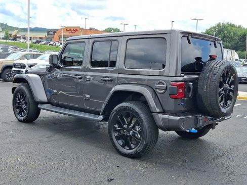 Used 2021 Jeep Wrangler Unlimited Sahara AWD/4WD image 4