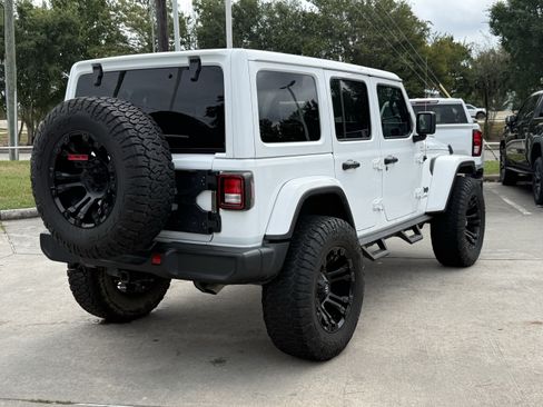 Used 2022 Jeep Wrangler Unlimited Sahara w/ Cold Weather Group AWD/4WD image 5