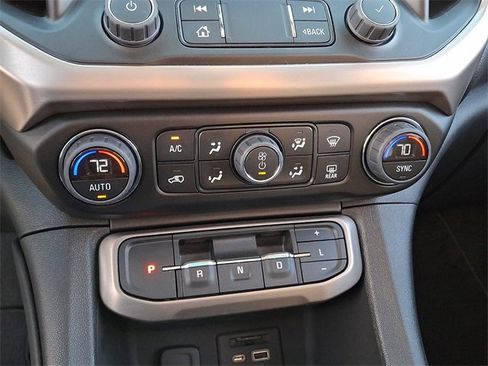 Used 2023 GMC Acadia Denali w/ Black Diamond Edition image 17